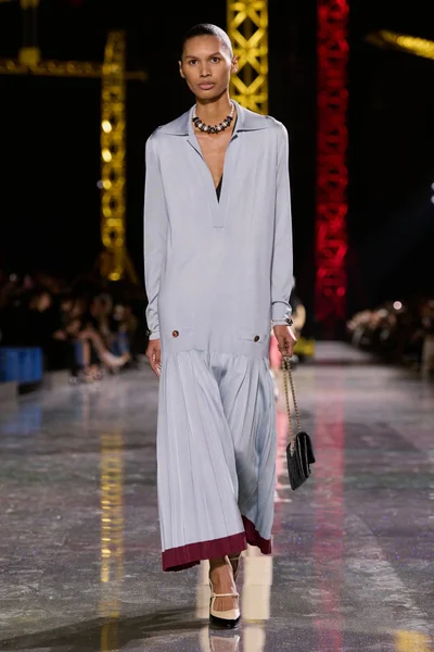 Look 10